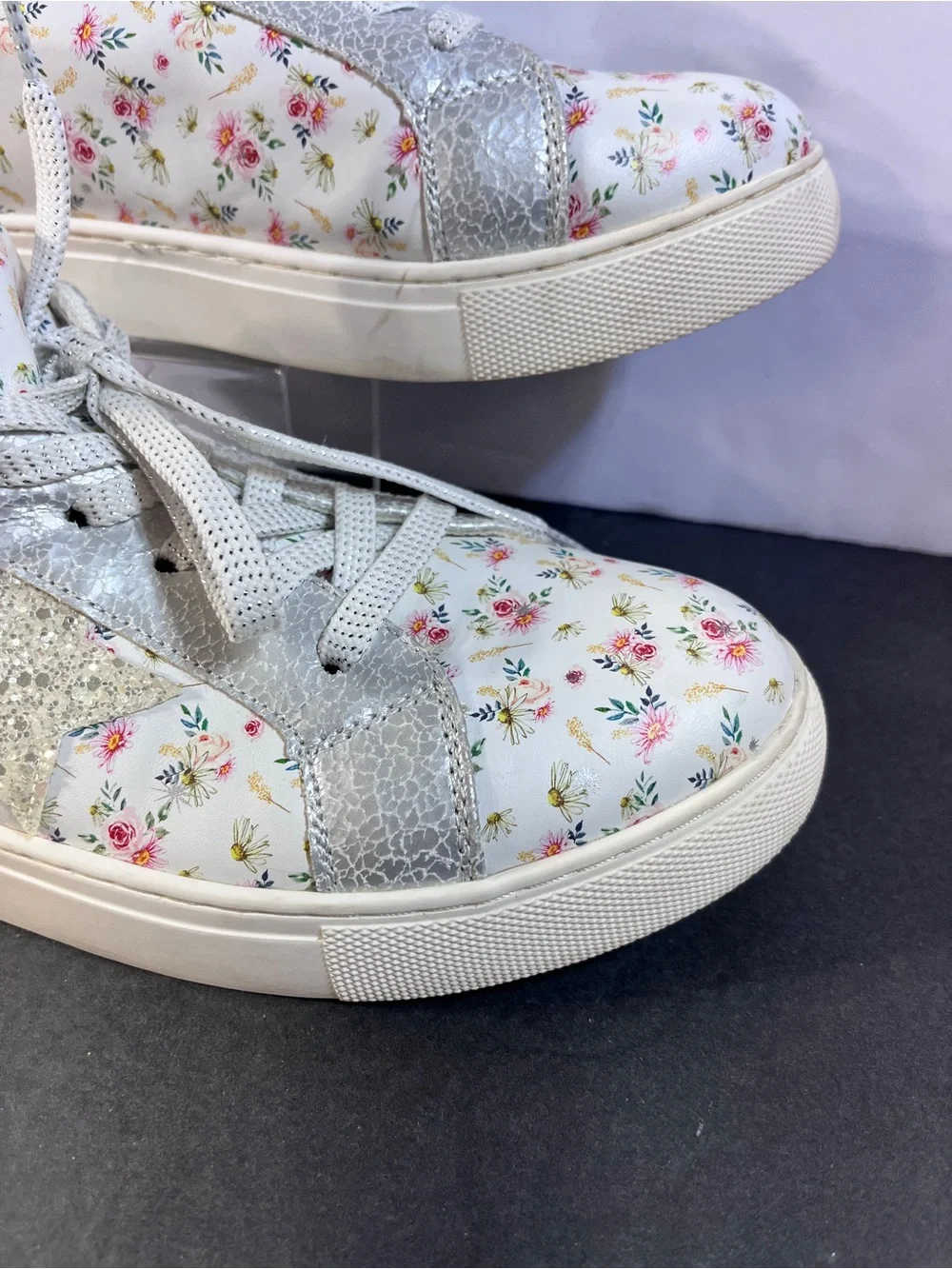 Hey Girl by Corkys 10 White Floral Lace-Up Sneakers with Silver Star Accent